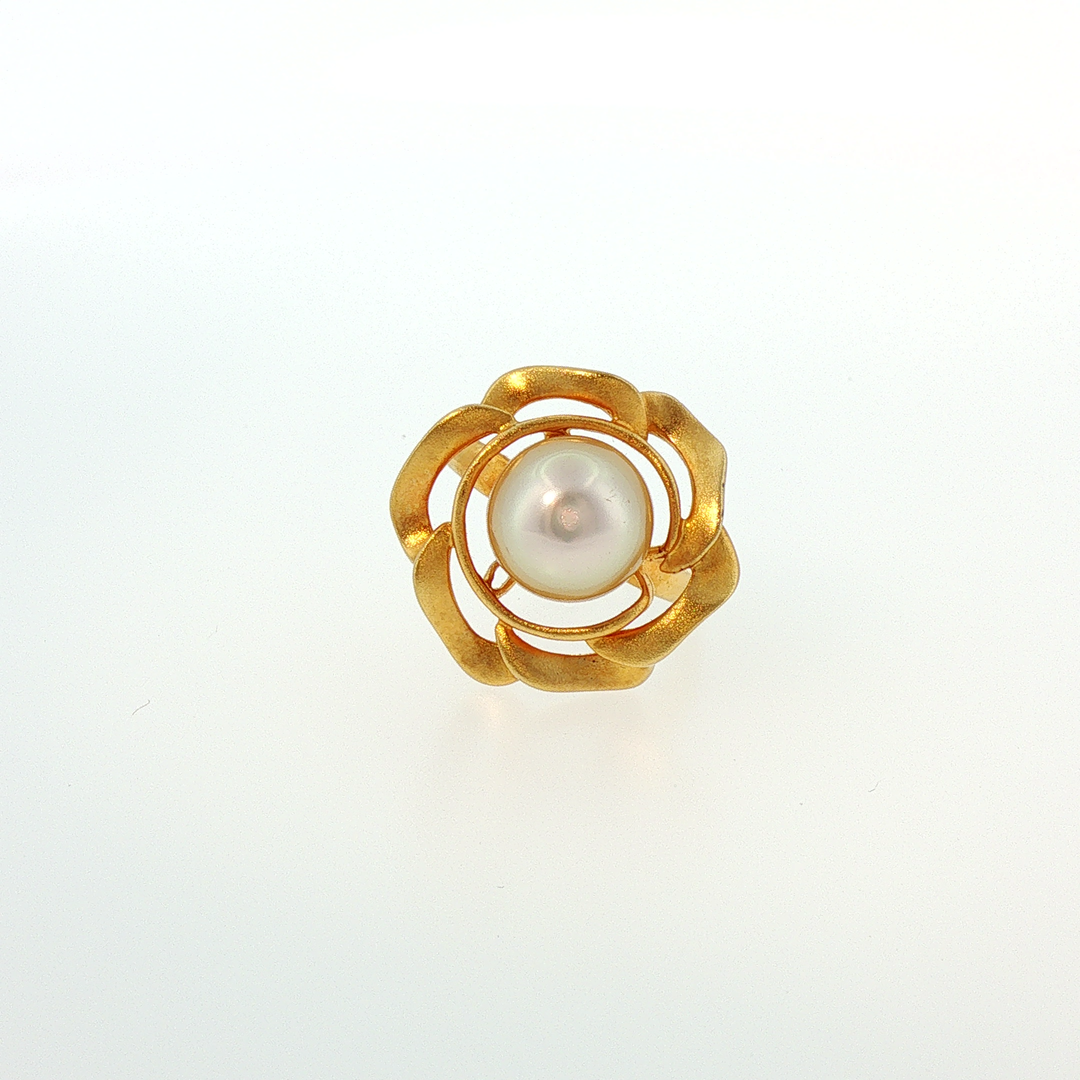 Matte Yellow Gold Floral Edison Pearl Cocktail Ring