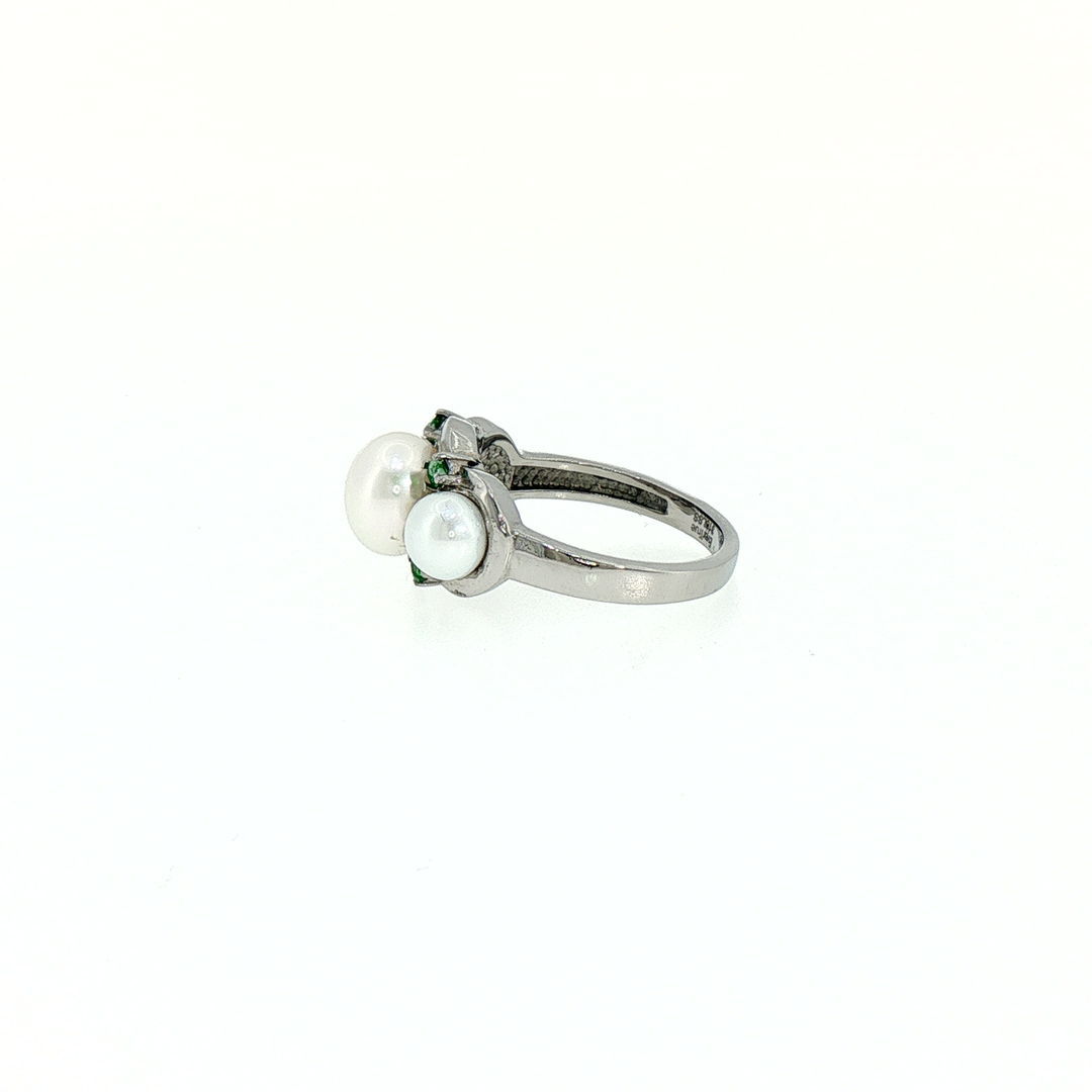 Freshwater Pearl Ring with Green Accents