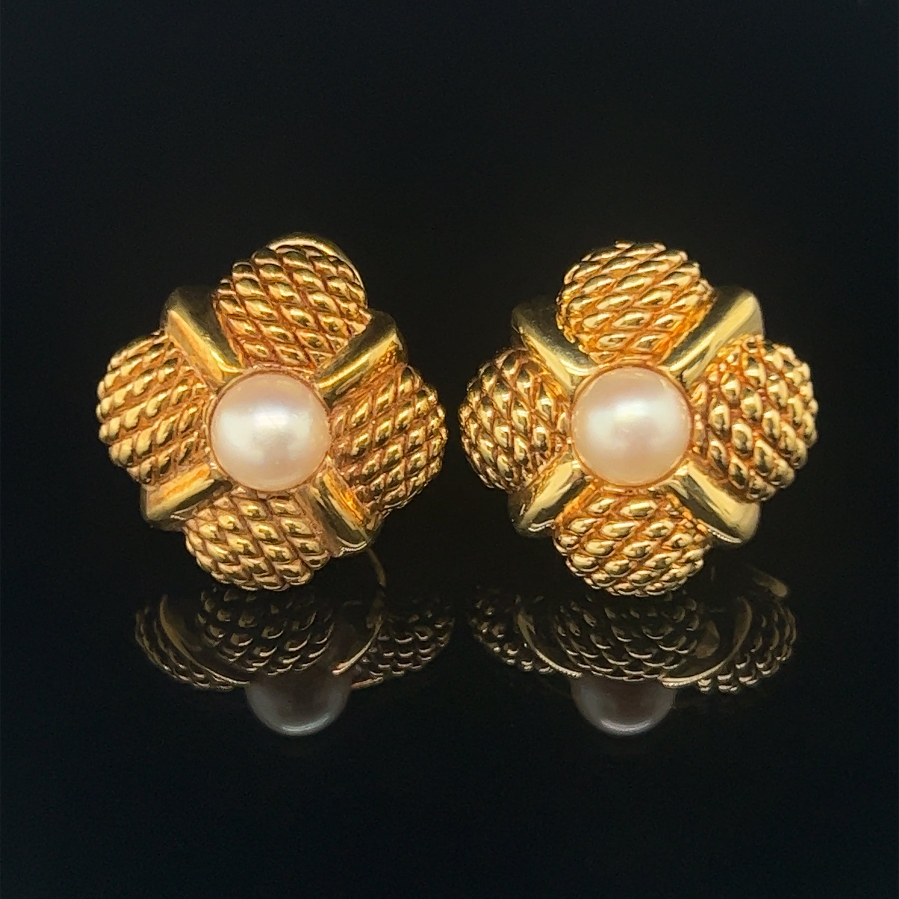 18k Akoya Pearl Earrings