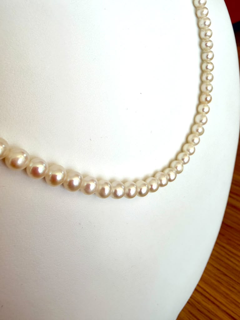 18" Cultured Pearl Necklace with 14k Yellow Gold Clasp