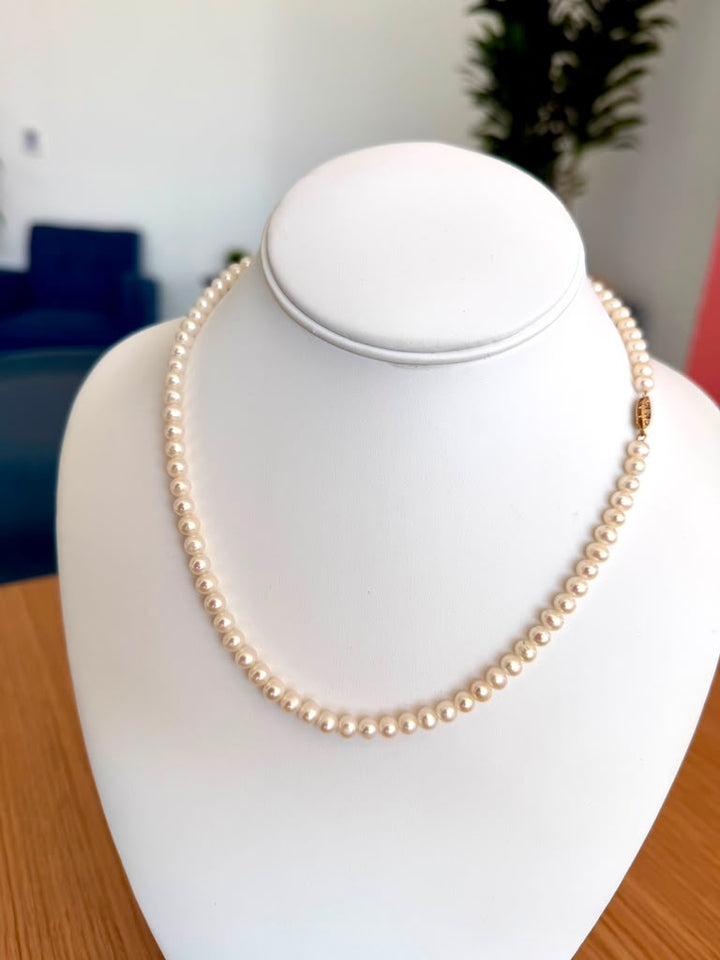 18" Cultured Pearl Necklace with 14k Yellow Gold Clasp