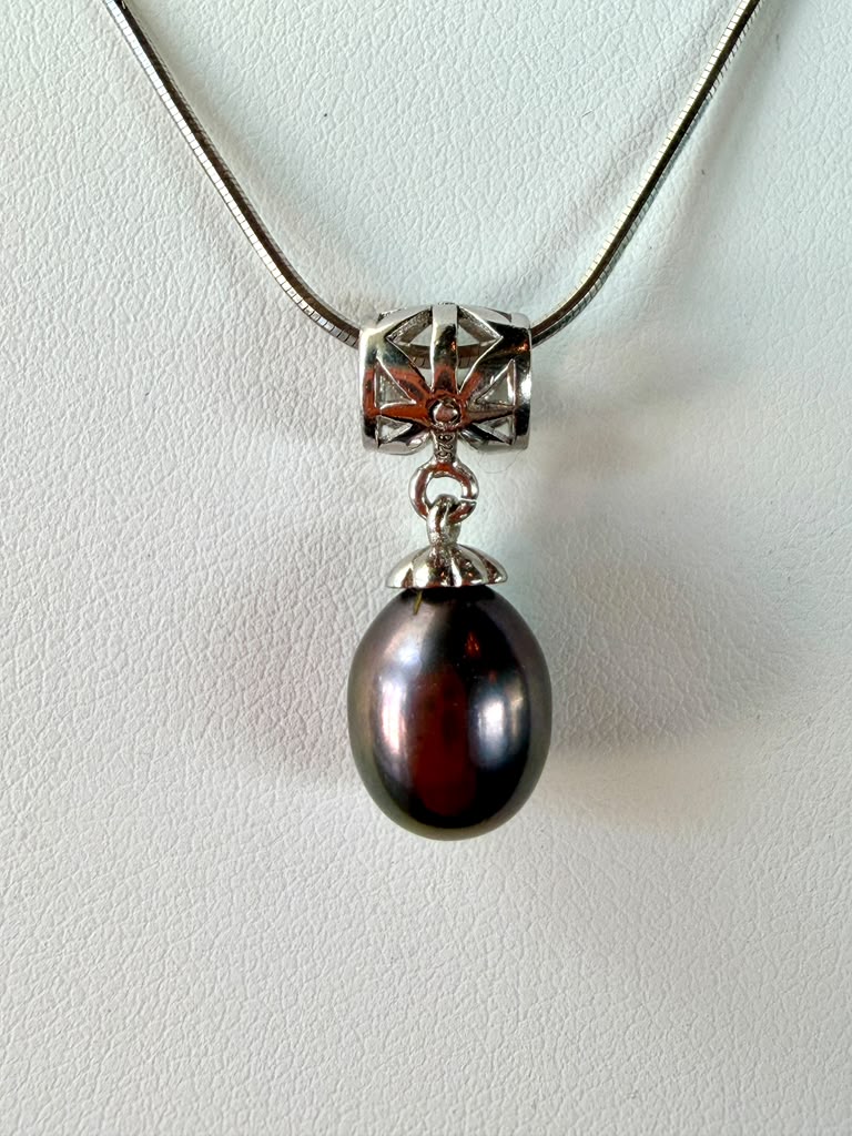 18" Dyed Freshwater Pearl Pendant with Sterling Silver Chain