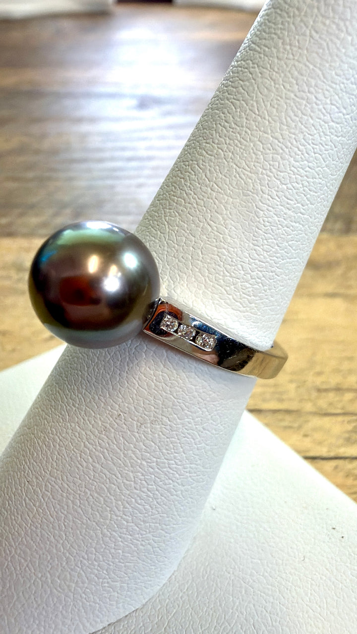 Tahitian Black Pearl Solitaire Ring in 14k White Gold with Diamonds