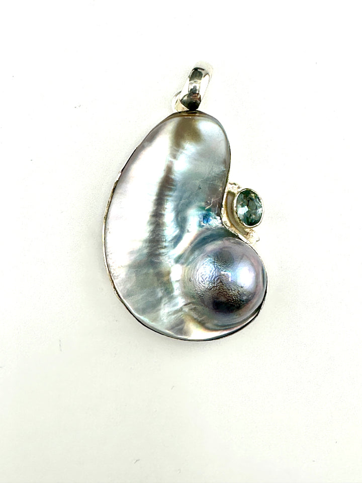 Mabe Pearl Pendant with Aquamarine