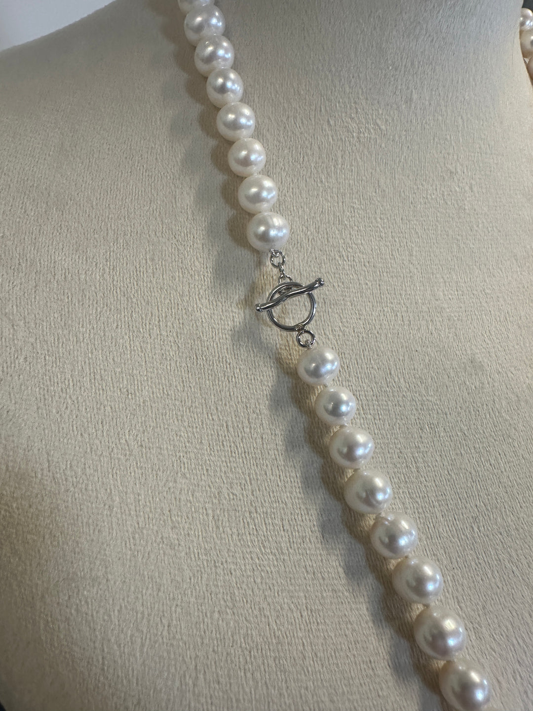 Long freshwater pearl necklace