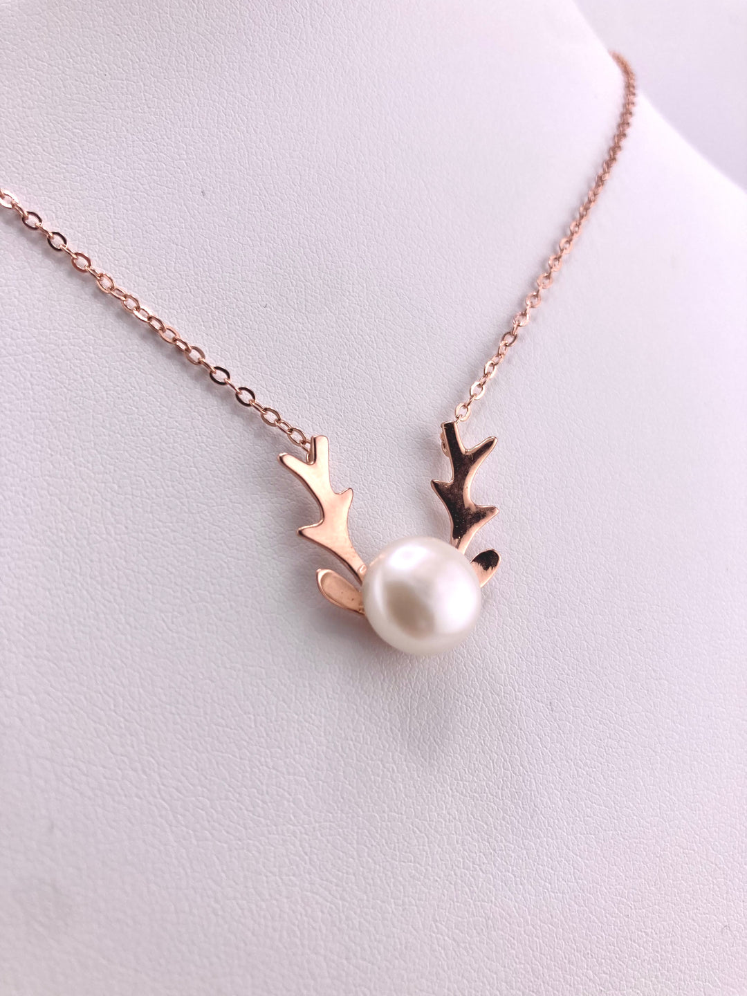 Deer Freshwater Pearl Neckalce