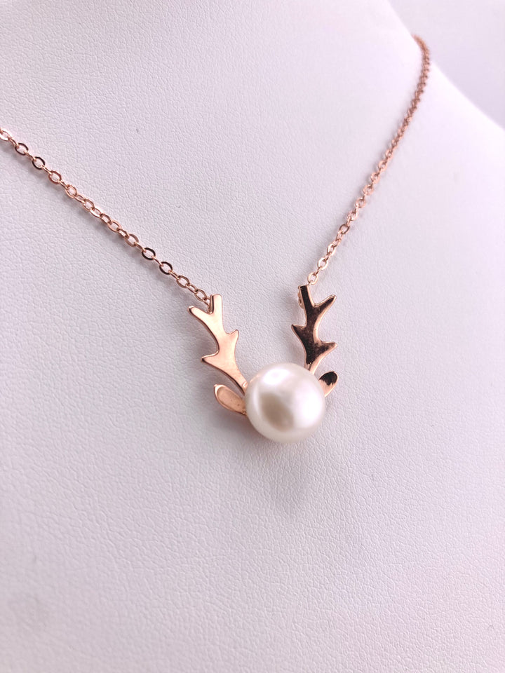 Deer Freshwater Pearl Neckalce
