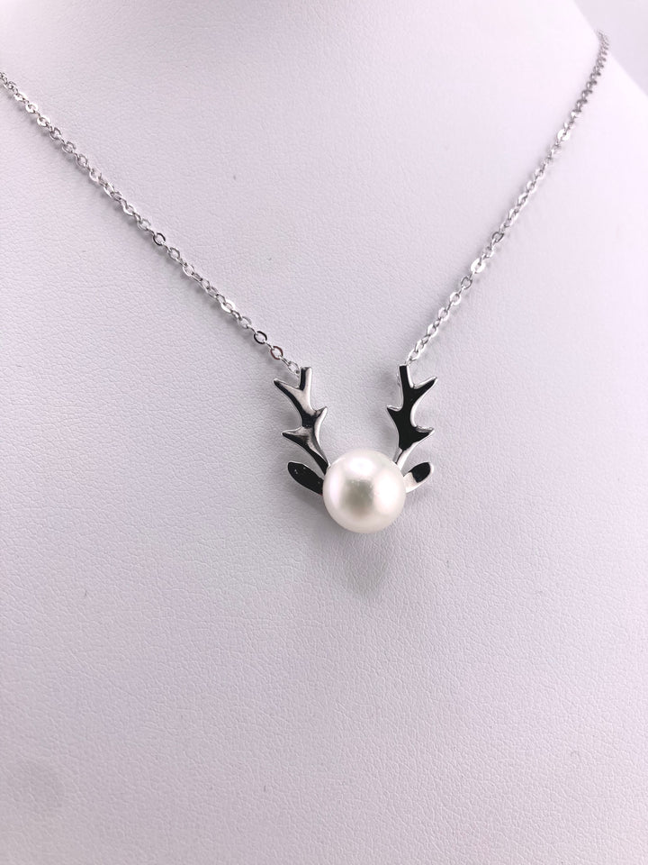 Deer Freshwater Pearl Neckalce