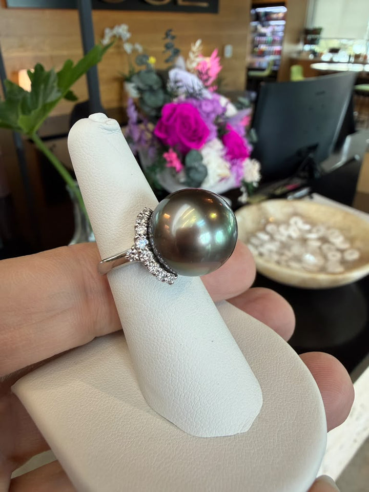 Tahitian Black Pearl Platinum Ring with Diamonds