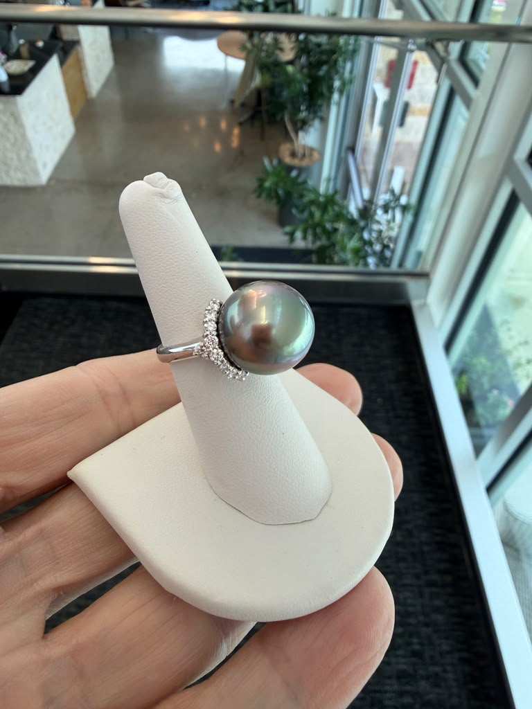 Tahitian Black Pearl Platinum Ring with Diamonds