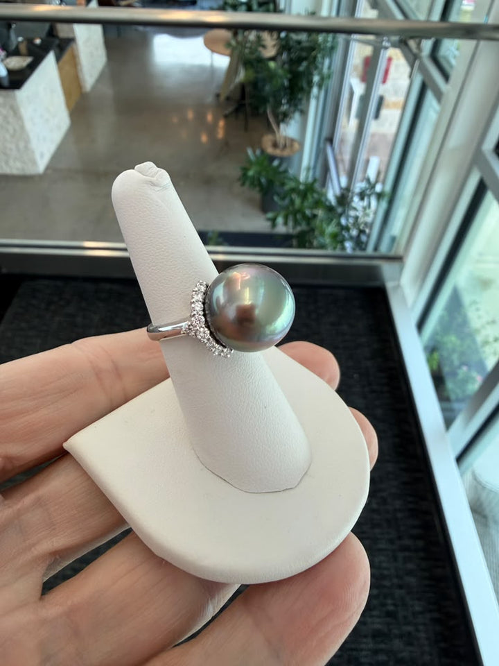 Tahitian Black Pearl Platinum Ring with Diamonds